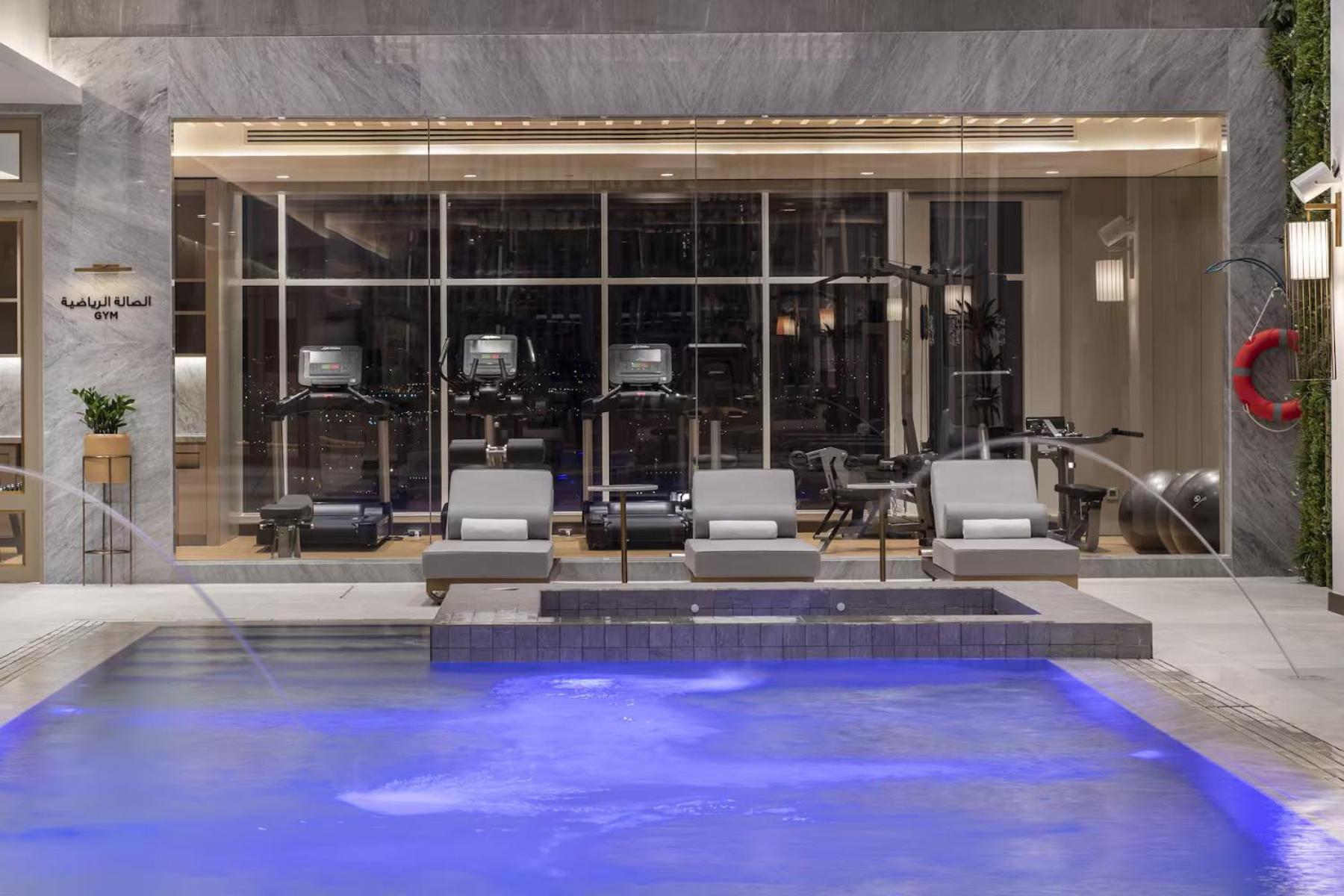 Ramada By Wyndham Riyadh King Fahd Road المظهر الخارجي الصورة The pool at the hotel