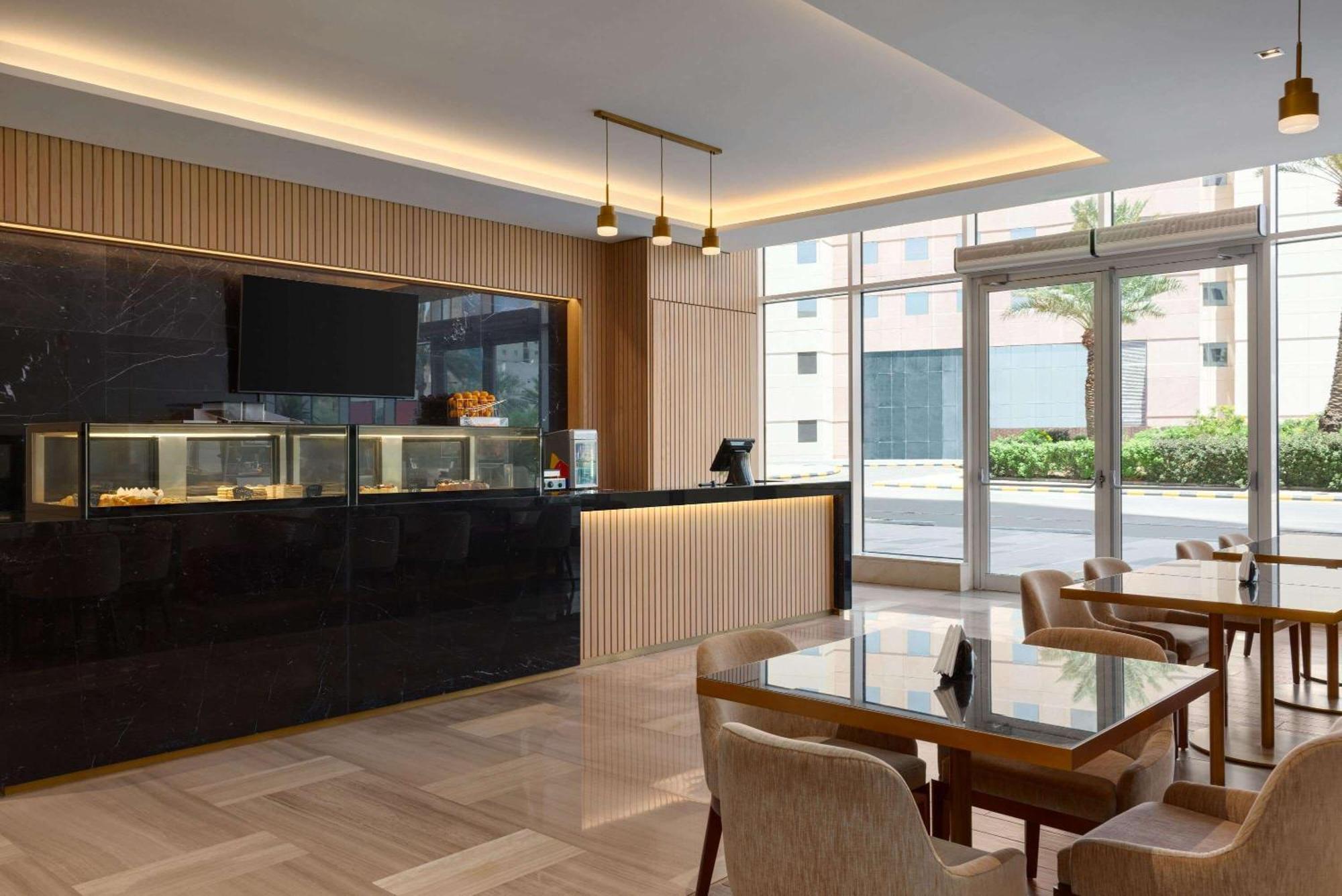Ramada By Wyndham Riyadh King Fahd Road المظهر الخارجي الصورة The Lounge at KLIA