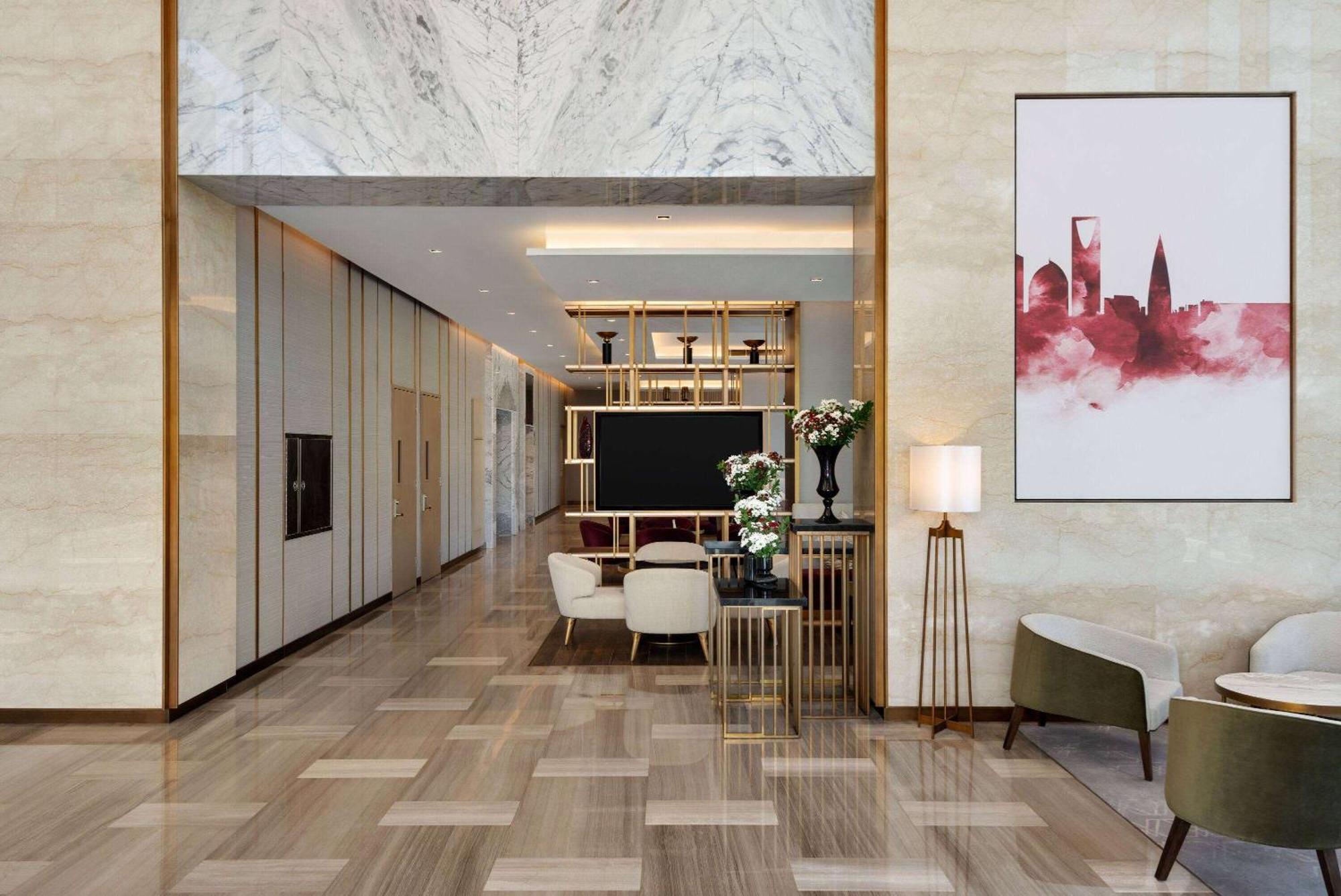 Ramada By Wyndham Riyadh King Fahd Road المظهر الخارجي الصورة The lobby of the hotel